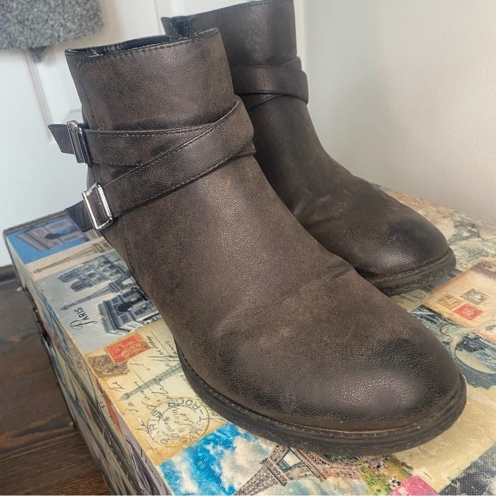 Black Ankle Boots with Buckle‎ Details SZ 10